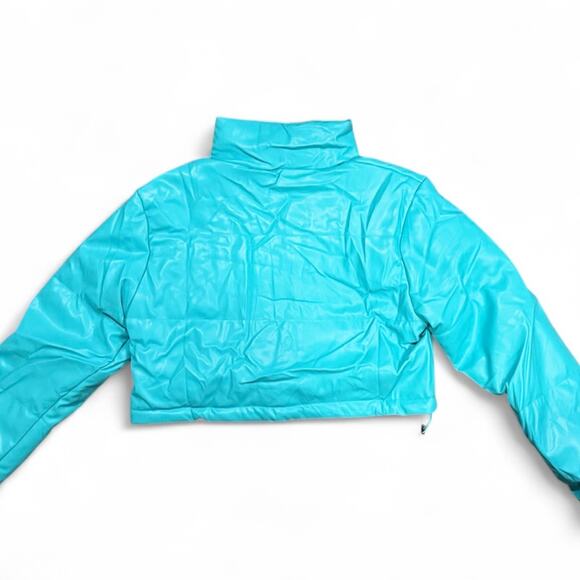 NWT Turquoise Cropped Puffer Jacket
SM/MED/LG Available - Picture 5 of 8